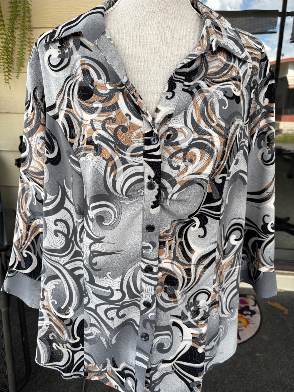 MKM Designs Black, Gray & Brown Swirl Button-Down Shirt. 3/4 sleeves, 2X